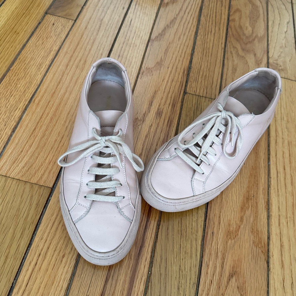 Dusky pink Common Project. Achilles low sneaker. Size 36. Light wear